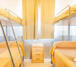 Кровать в общем номере в Albergue Inturjoven Málaga - Hostel