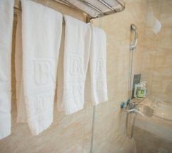 Четырёхместный номер Standard в Rainbow Hotel