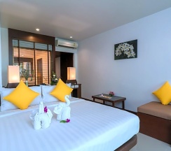 Трёхместный номер Deluxe с балконом в The Briza Beach Resort Khaolak
