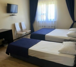 Трехместный стандарт с выходом на общую террасу в Golden Kids