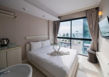 Двухместный номер Standard с видом на море двуспальная кровать в Serenotel Pattaya Beach Front