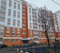 Двухместный номер Deluxe с балконом и с видом на город (двуспальная кровать) в Апартаменты Аврора Широко Холодная 8, 2 этаж