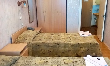 Двухместный номер Economy с балконом 2 отдельные кровати в Меридиан