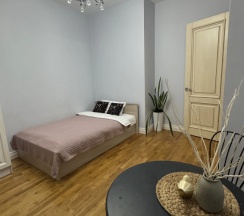 Четырёхместные апартаменты с 3 комнатами с балконом в Rent 247