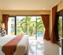 Четырёхместный семейный люкс с 2 комнатами с видом на бассейн в Green Park Resort