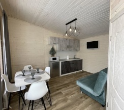 Коттедж с красивым видом из окна в Baza les