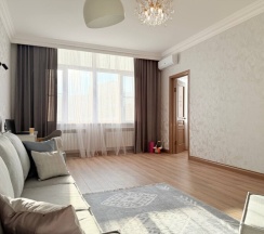 Большая квартира на Даниялова в центре города рядом с морем - это идеальный выбор для тех, кто хочет провести комфортный отпуск или деловую поездку. в Как Дома 05