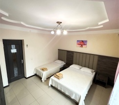 Улучшенный трехместный номер с балконом в Guest house city center