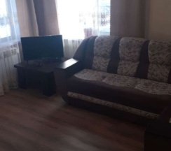 Коттедж с балконом и с красивым видом из окна в Лодж