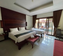 Трёхместный номер Standard с видом на бассейн в Howard Johnson by Wyndham Phuket Naiyang