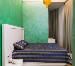 Двухместный люкс с 2 комнатами (двуспальная кровать) в Skyline Plaza Hotel