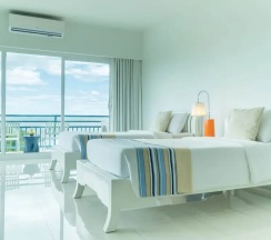 Двухместный люкс с частичным видом на море двуспальная кровать в Cera Resort Chaam