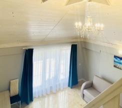 Комната люкс (мансарда) в Villa Leo