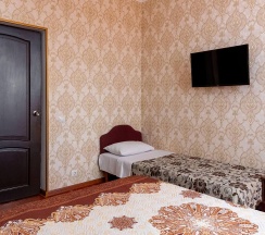 Комната стандарт с 1 односпальной и 1 двуспальной кроватью в Якорь