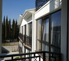 Люкс с балконом и с видом на горы в Гега