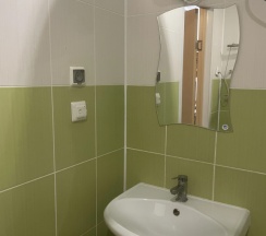 Кровать в общем номере в Апрель