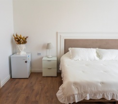 Двухкомнатный номер Люкс на трех-четырех гостей с балконом видом на море (корпус Б) в Оптимист