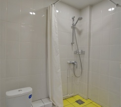 Двухместный номер с одной большой кроватью (DBL) в Riverside Hotel