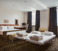 Люкс  с большой кроватью king size в Бенефит Плаза