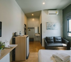 Двухместный номер Superior с видом на бассейн 2 отдельные кровати в The Arbern Hostel x Bistro
