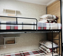 Кровать в мужском номере c 5 двухъярусными кроватями (удобства на этаже) в Темпер прайд