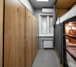 Кровать в женском 4-местном номере (удобства на этаже) в Sleep box