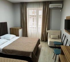 Номер стандарт с 1 односпальной и 1 двуспальной кроватью в Спарта