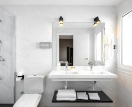 Четырёхместный семейный номер в Hotel Cortezo