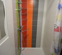 Двухместный номер с сан узлом и ТВ в ID Hostel
