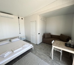 Бунгало улучшенное с 1 двуспальной кроватью №4 в 9-й километр