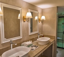 Двухместный номер Standard двуспальная кровать в Salonika Suites