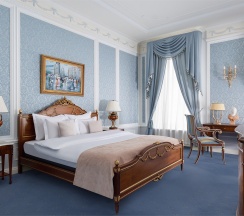 Однокомнатный Люкс с видом на Строгановский дворец в Taleon Imperial Hotel