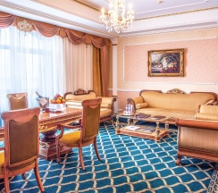 Президентский двухкомнатный люкс с балконом и видом на море в Grand Palace