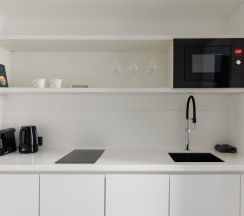 Комфорт с видом на Невский проспект в Огюстин Шатильон