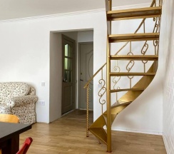 Коттедж улучшенный с 2 односпальными и 2 двуспальными кроватями в Гостевой дом