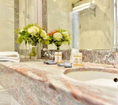 Номер Standard двуспальная кровать в Hôtel Suites Unic Renoir Saint Germain