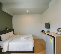 Двухместный номер Superior с видом на бассейн 2 отдельные кровати в The Arbern Hostel x Bistro
