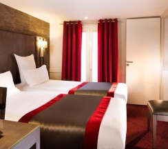 Двухместный номер Superior с балконом двуспальная кровать в Hotel Mondial