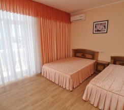 Семейный номер Comfort с балконом в Астория