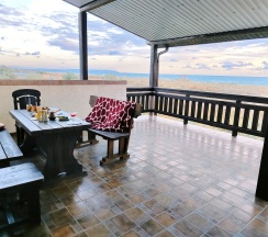 Дом с террасой и панорамным видом на море в Благовещенка