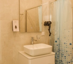 Коттедж с 3 спальнями №7 с джакузи в Чайка 1918