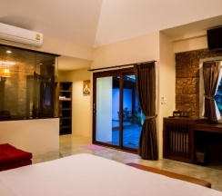 Двухместный номер Superior с видом на бассейн двуспальная кровать в Foresto Sukhothai Guesthome