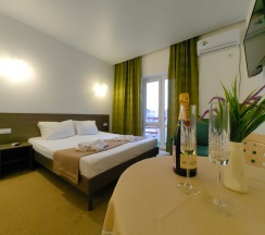 Трехместный номер в Белое солнце