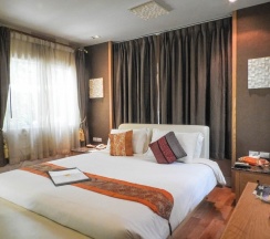 Двухместный люкс с видом на море двуспальная кровать в Vartika Resovilla KuiBuri Beach Resort and Villas