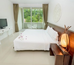 Четырёхместный люкс семейный с 2 комнатами в L'esprit de Naiyang Beach Resort