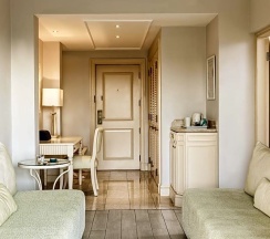 Люкс c 1 комнатой с видом на сад в Aphrodite Hills Hotel