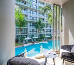 Двухместный люкс Deluxe с видом на бассейн двуспальная кровать в Diamond Resort Phuket