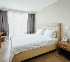 Стандарт с балконом вид на парк. Корпус 2 в Amza Парк