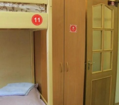Кровать в общем номере с красивым видом из окна (общая ванная комната) в Лайк