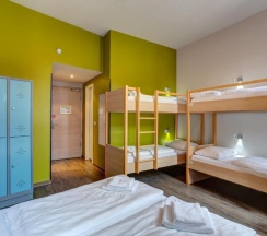 Кровать в общем номере в MEININGER Hotel Berlin Mitte